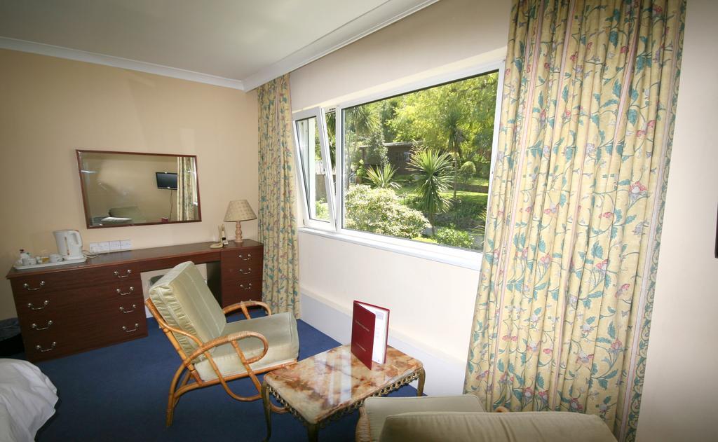 Water'S Edge Hotel Bouley Bay Room photo