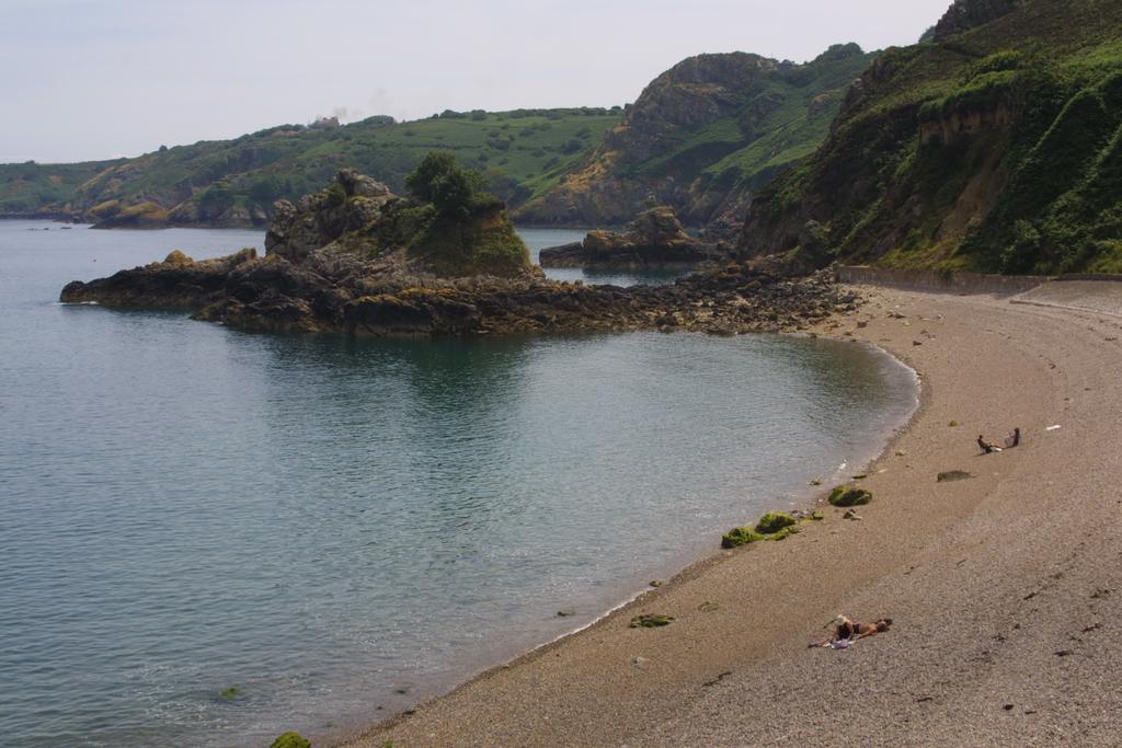 Water'S Edge Hotel Bouley Bay Room photo