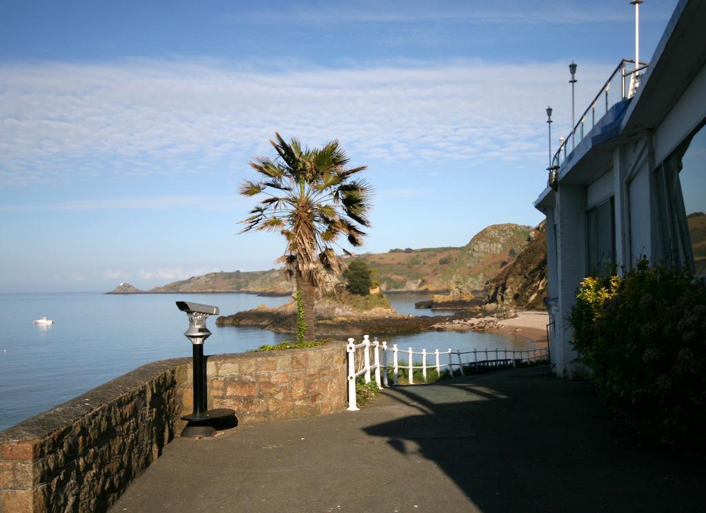 Water'S Edge Hotel Bouley Bay Exterior photo