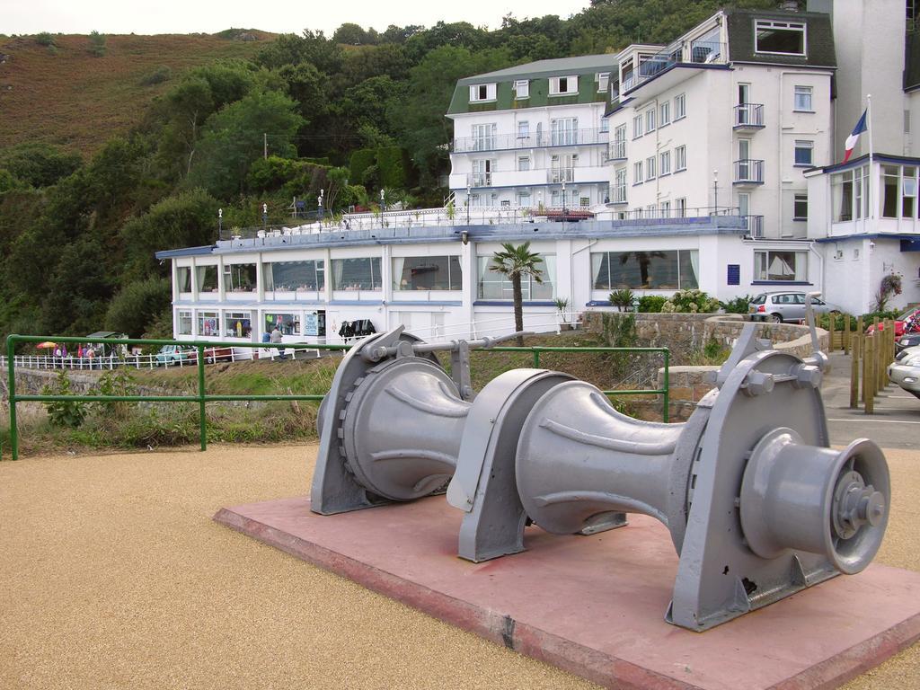 Water'S Edge Hotel Bouley Bay Exterior photo